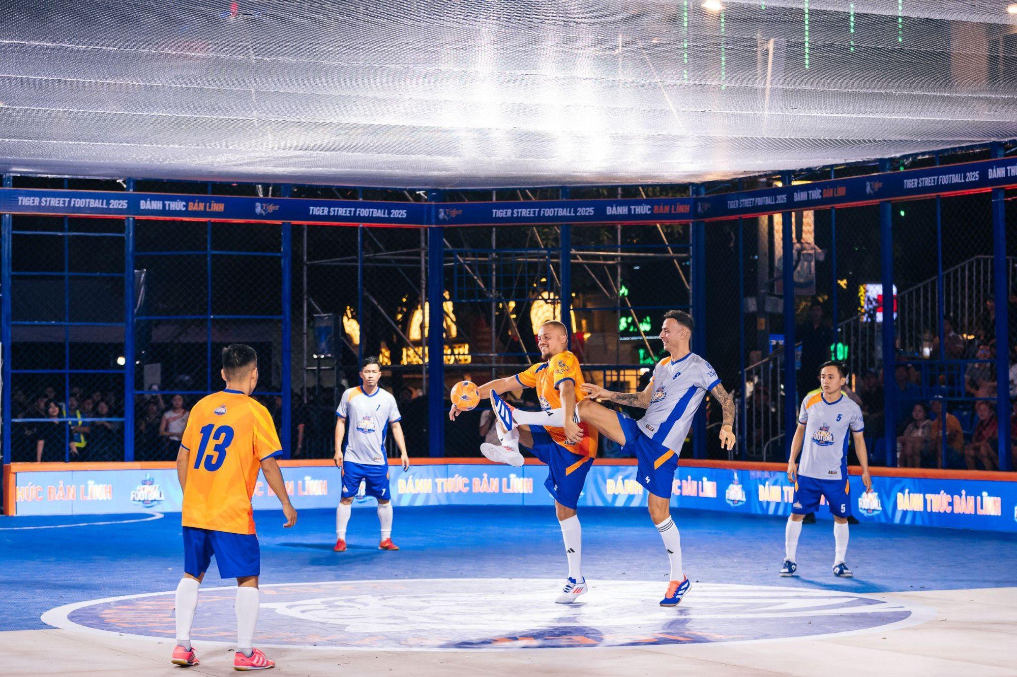 Đại diện miền Trung lên ngôi vô địch toàn quốc Lễ hội bóng đá đường phố Tiger Street Football 2025 - Ảnh 1.