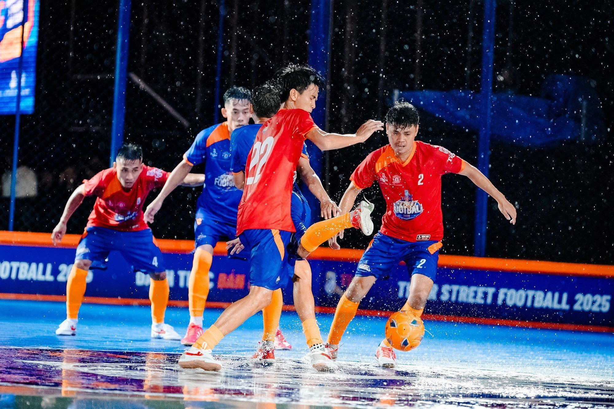 Đại diện miền Trung lên ngôi vô địch toàn quốc Lễ hội bóng đá đường phố Tiger Street Football 2025 - Ảnh 3.