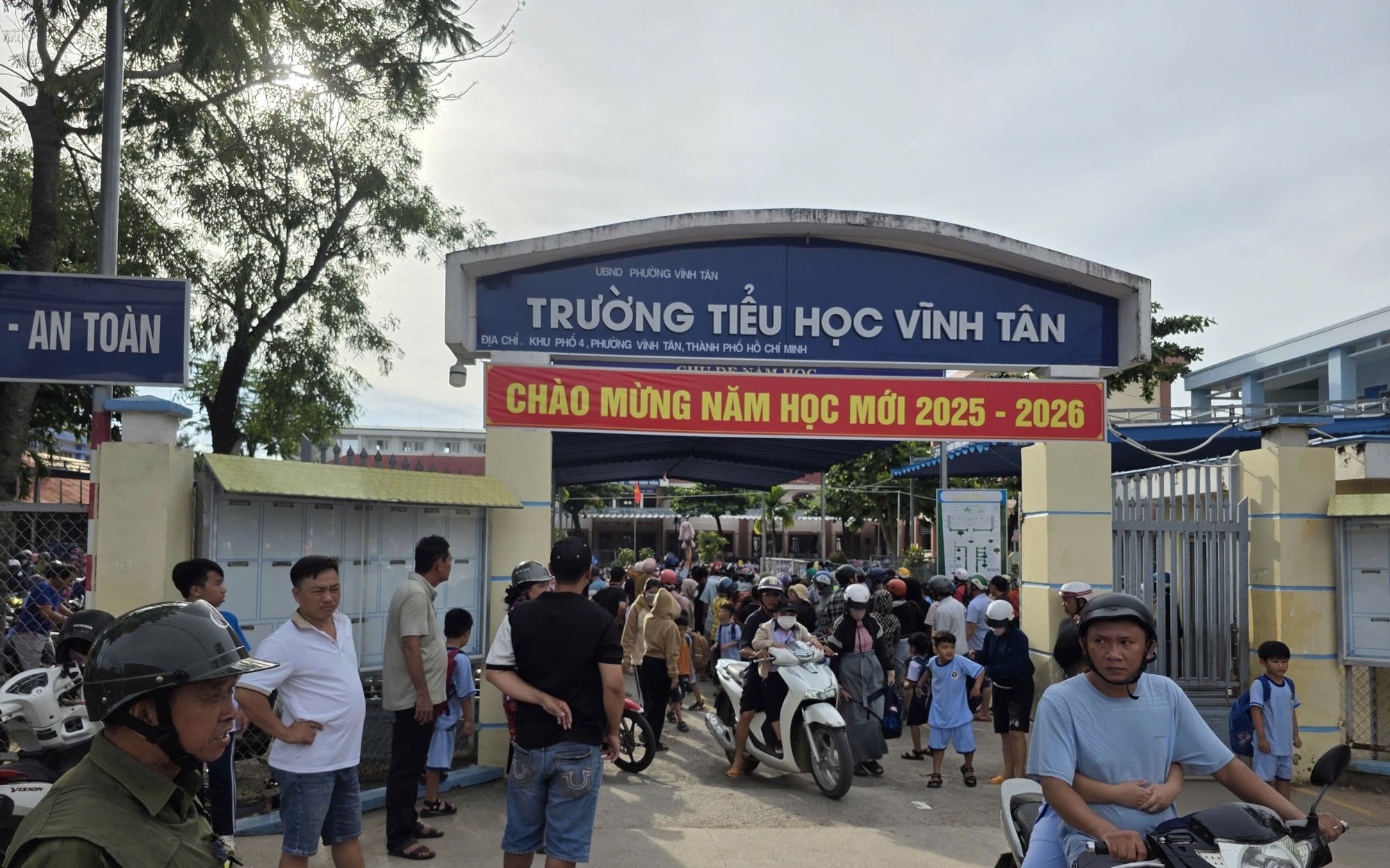 Bất ngờ kết quả tổng rà soát cơ sở vật chất trường học sau chỉ đạo của Chủ tịch UBND TP HCM - Ảnh 2.