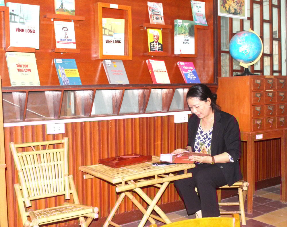 Tri thức từ kho tàng sách góp phần bồi dưỡng phẩm chất, trí tuệ và phát triển của con người.
