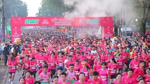 Sekitar 12.000 atlet berpartisipasi dalam VPBank Dat Sen Hong Music Marathon 2025