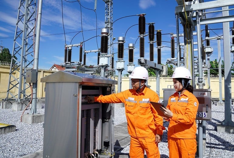 Ellenőrizze a transzformátorállomáson működő elektromos szekrényrendszert.