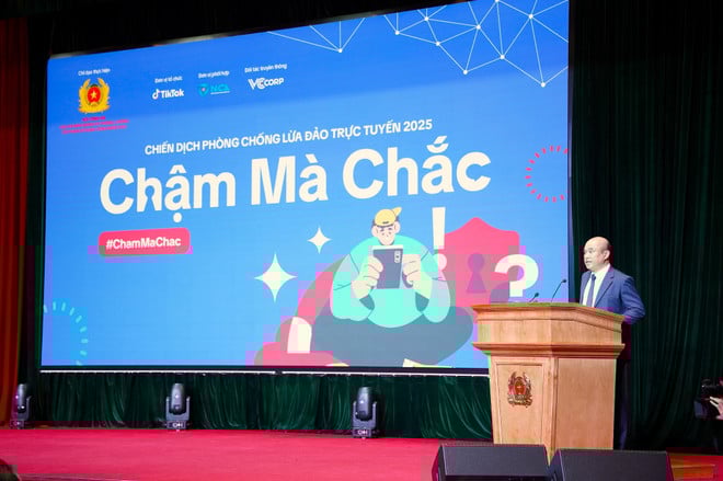 dai-ta-ha-van-bac-pho-cuc-truong-cuc-an-ninh-mang-va-phong-chong-toi-pham-su-dung-cong-nghe-cao-bo-cong-an-phat-bieu-khai-mac.jpg