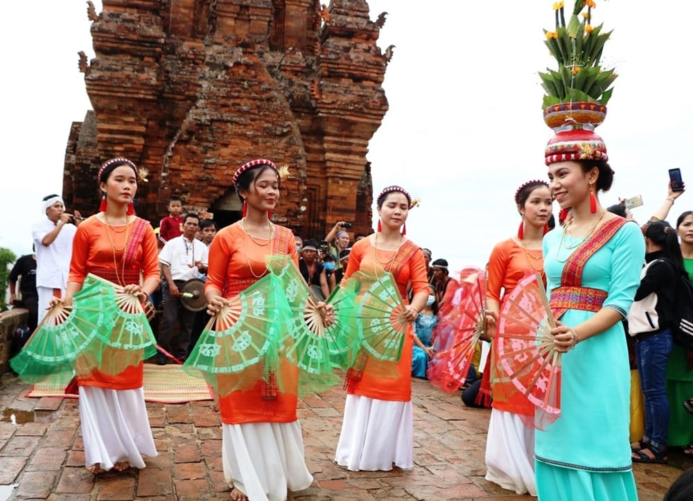 Khanh Hoa៖ សកម្មភាពពិសេសជាច្រើននៅពិធីបុណ្យ Kate ឆ្នាំ ២០២៥ - រូបថត ៤