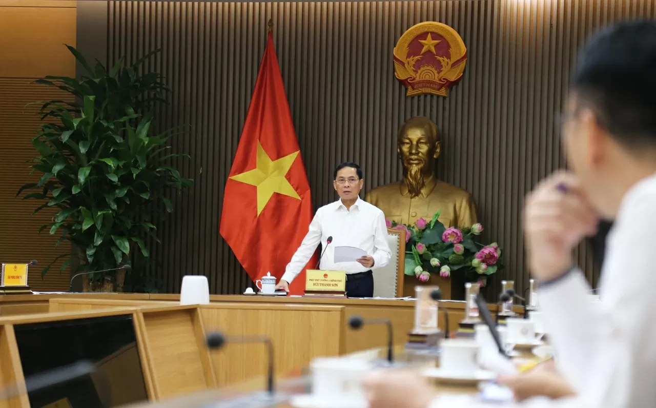 Phó Thủ tướng Chính phủ Bùi Thanh Sơn chỉ đạo tại buổi làm việc. (Ảnh: Thành Long)