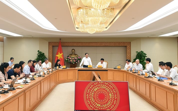 Deputy Prime Minister Bui Thanh Son chaired a meeting to review the progress of preparations for the 2025 Autumn Fair.