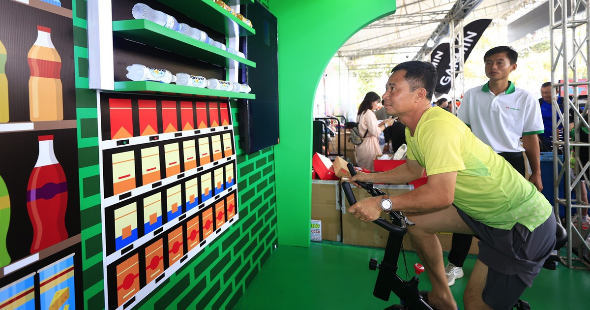 FE CREDIT truyền cảm hứng 'sống khỏe - tài chính chủ động' tại Marathon Đất Sen Hồng 2025