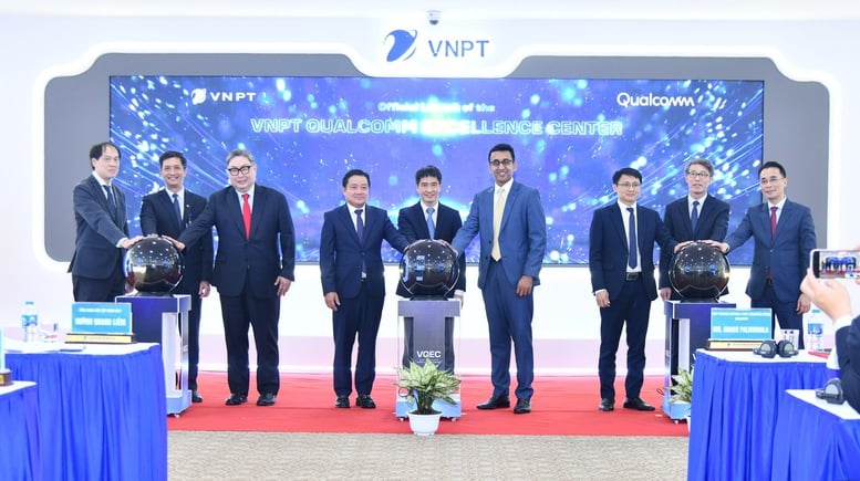 Officiell lansering av VNPT – Qualcomm Center of Excellence (VQEC) – Foto 1. Chính thức ra mắt Trung tâm Xuất sắc VNPT – Qualcomm (VQEC)- Ảnh 1.