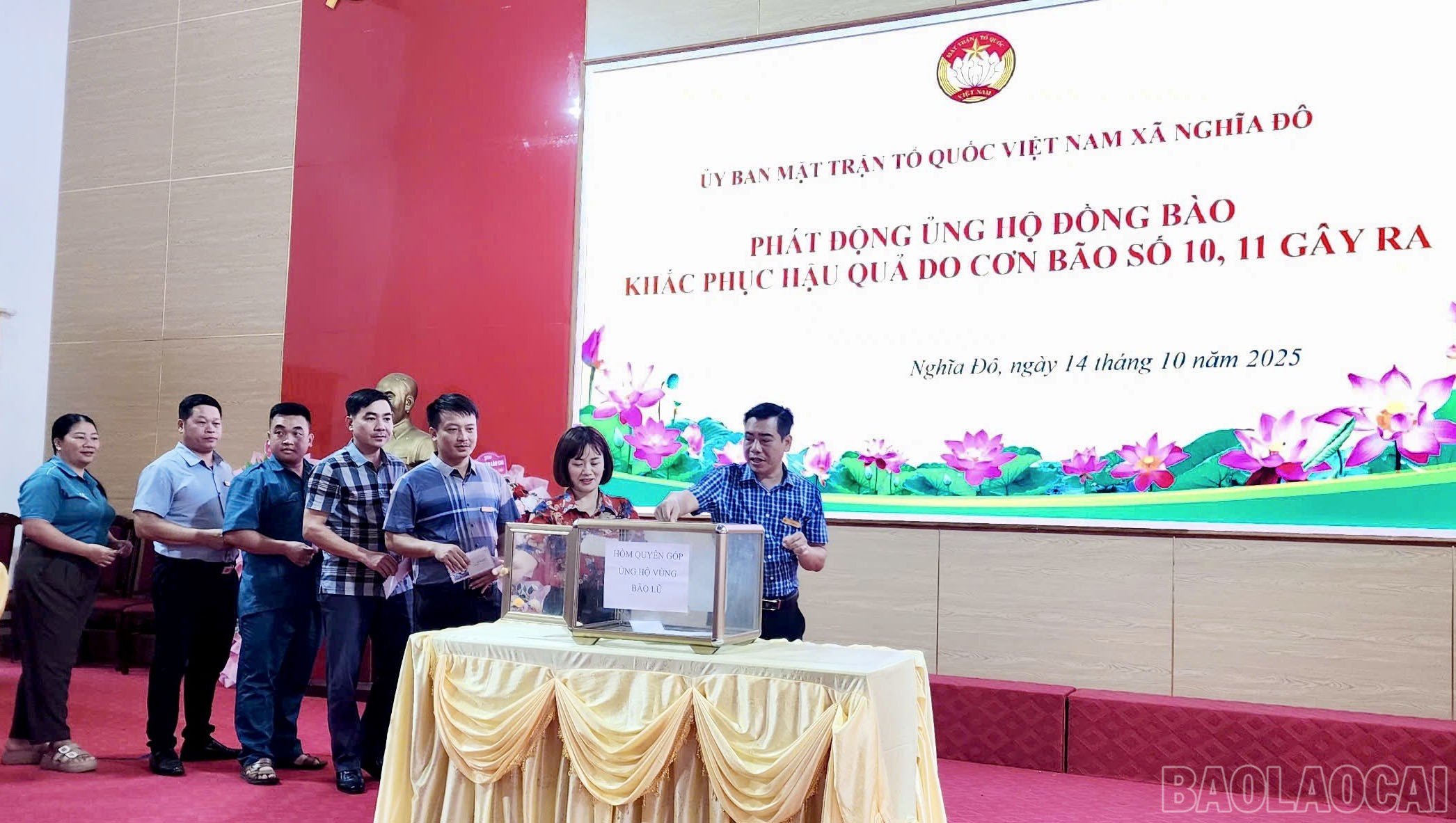 baolaocai-br_cac-dai-bieu-tham-gia-ung-ho-dong-bao-bi-anh-huong-do-bao-so-10-11.jpg