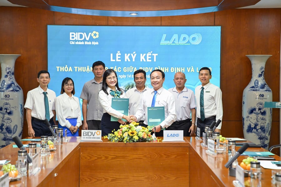 le-ky-ket-giua-bidv-binh-dinh-va-cong-ty-cp-van-tai-va-du-lich-lado.jpg