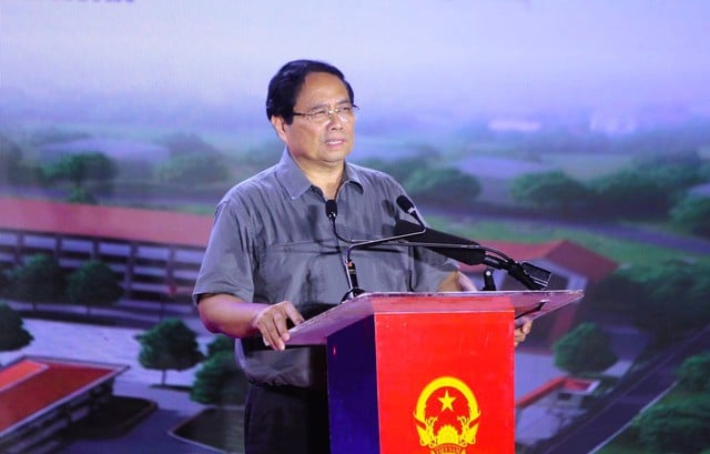 Prime Minister Pham Minh Chinh breaks ground on the construction of a boarding school in Bat Mot - Photo 3. Thủ tướng Phạm Minh Chính khởi công xây dựng trường liên cấp bán trú tại Bát Mọt - Ảnh 3.