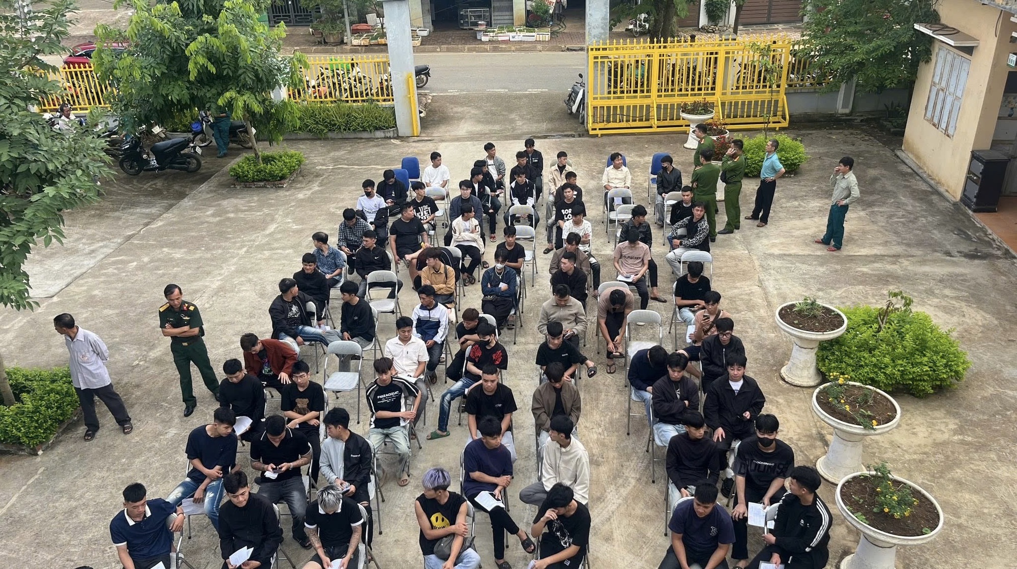 Những lá đơn được viết bằng nhiệt huyết tuổi trẻ- Ảnh 3.