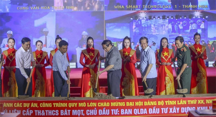 Thủ tướng Phạm Minh Chính đến vùng cao biên giới khởi công xây trường nội trú liên cấp - Ảnh 2.