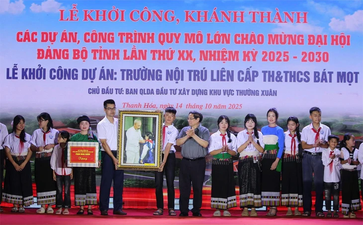 Thủ tướng Phạm Minh Chính đến vùng cao biên giới khởi công xây trường nội trú liên cấp - Ảnh 4.
