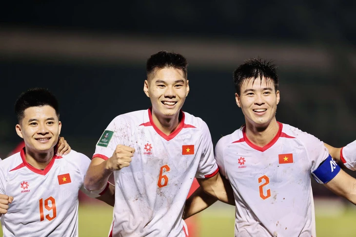 Việt Nam cho Indonesia 'hít khói' trên bảng xếp hạng FIFA - Ảnh 1.