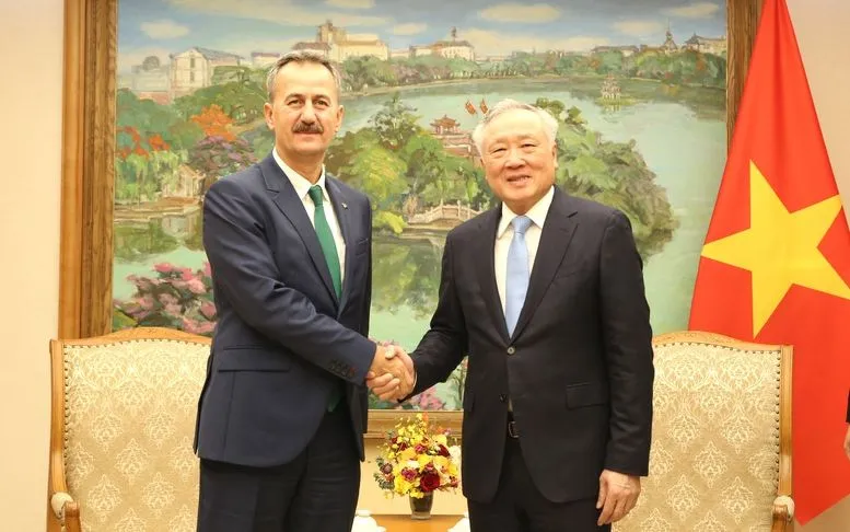 Stálý místopředseda vlády Nguyen Hoa Binh přijal předsedu turecké agentury obranného průmyslu Haluka Gorguna - Foto: VGP Phó Thủ tướng Thường trực Chính phủ Nguyễn Hòa Bình tiếp Chủ tịch Cơ quan Công nghiệp quốc phòng Thổ Nhĩ Kỳ Haluk Gorgun - Ảnh: VGP