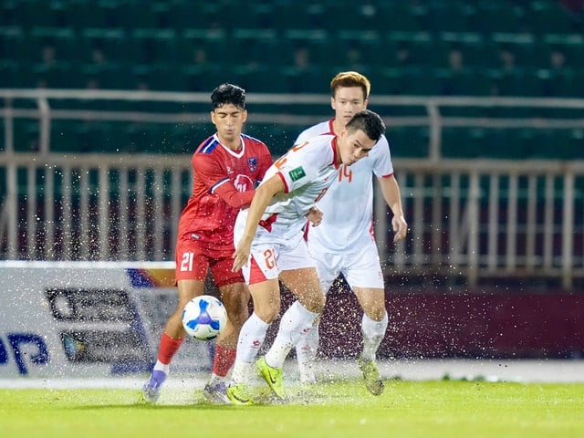 티엔린은 베트남 팀이 많은 슛을 했지만 골을 넣지 못한 이유를 다음과 같이 지적했다 - 사진 1. Tiến Linh chỉ thẳng lý do đội tuyển Việt Nam sút nhiều nhưng không thể ghi bàn- Ảnh 1.