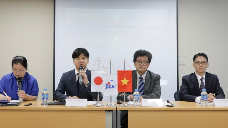 Badan Kerjasama Internasional Jepang (JICA) di Vietnam mengadakan konferensi pers dengan partisipasi para ahli di bidang semikonduktor.