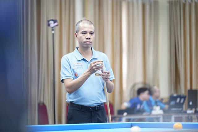 ប៊ីយ៉ា៖ Tran Quyet Chien ធ្វើឲ្យមានការបង្កើនល្បឿនយ៉ាងអស្ចារ្យ ដោយបានឈ្នះការប្រកួតបើកឆាកនៃការប្រកួតជើងឯកពិភពលោក - រូបថត ១. Billiards: Trần Quyết Chiến bứt tốc ngoạn mục, thắng kịch tính trận ra quân World Championship- Ảnh 1.