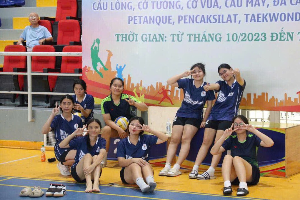 Nữ sinh học giáo dục thường xuyên trở thành thủ khoa đầu vào đại học - 3