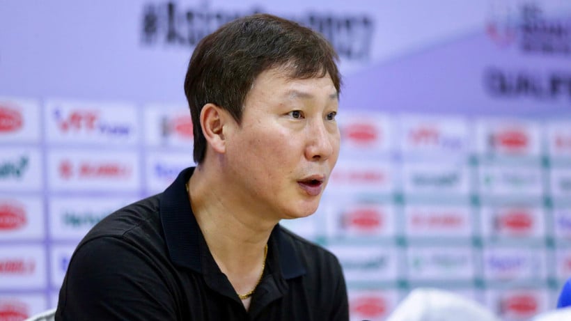 El entrenador Kim Sang Sik en la rueda de prensa tras la victoria por 1-0 sobre Nepal. (Foto: VFF)