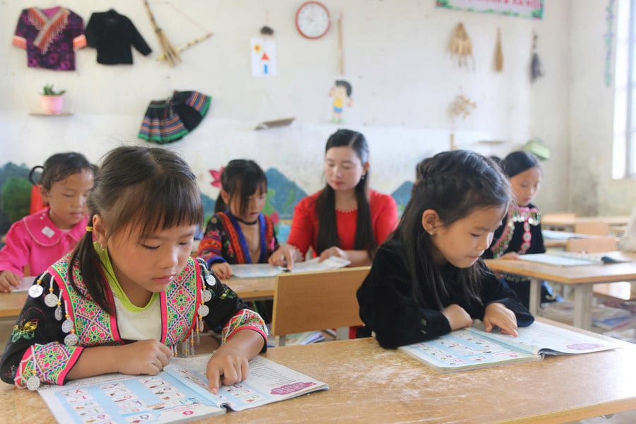 bao-dam-viec-day-va-hoc-o-vung-lu-3.jpg