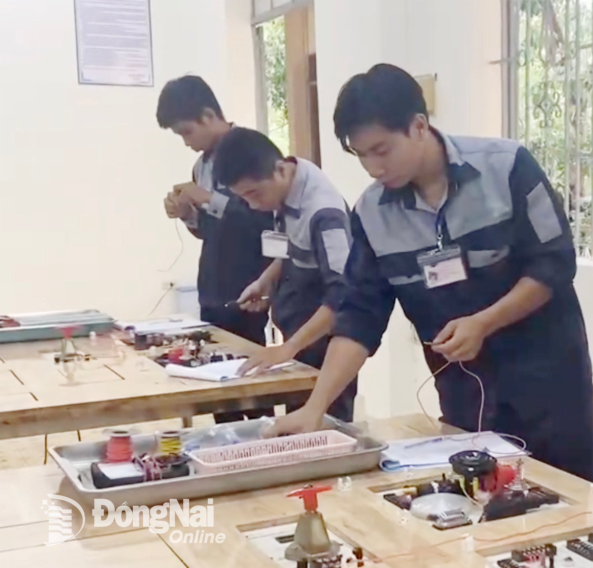 นักศึกษาวิทยาลัยภาคตะวันออก (เขตบิ่ญเฟื้อก) ในช่วงเวลาฝึกซ้อม ภาพ: C.T.V