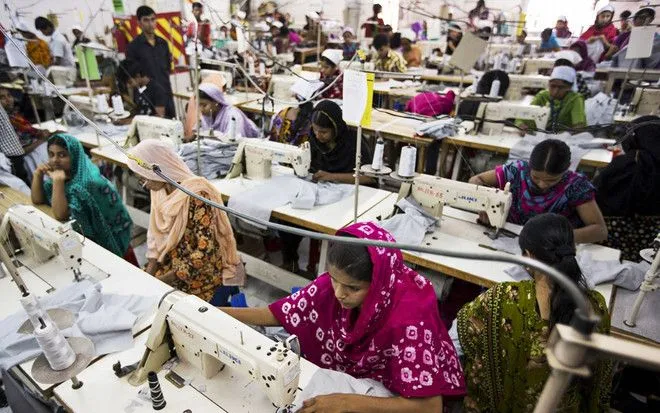 Công nhân một xưởng may tại Ấn Độ. (Nguồn: indvstrvs.com) Công nhân một xưởng may tại Ấn Độ. (Nguồn: indvstrvs.com)