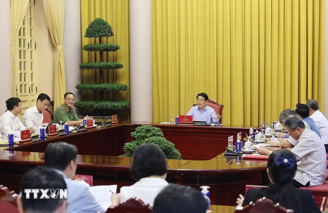 ttxvn-president-luong-cuong-chairman-buoi-lam-khac-preparatory-work-for-the-opening-of-the-convention-hanoi-8339712-1.jpg