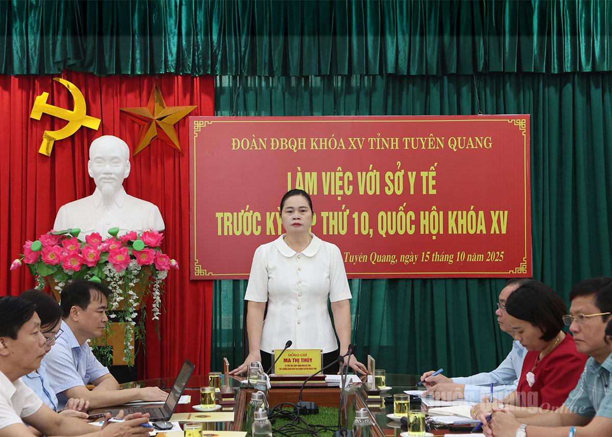 ສະຫາຍ ມາທິທູ, ກໍາມະການຄະນະບໍລິຫານງານພັກແຂວງ, ຮອງຫົວໜ້າຄະນະຈັດຕັ້ງແຂວງ, ຜູ້ແທນສະພາແຫ່ງຊາດ ກ່າວຄໍາເຫັນທີ່ກອງປະຊຸມ.