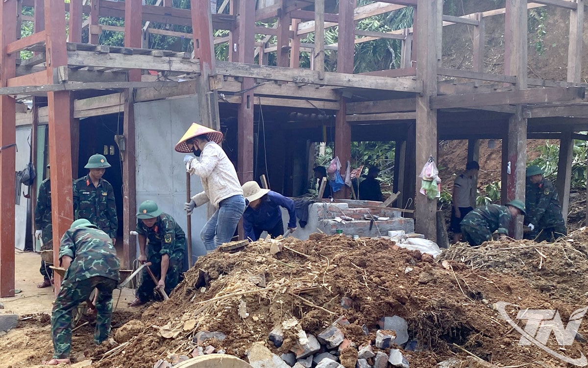 Das Haus von Herrn Sam Phung Son wurde nach der Flut von Soldaten wieder aufgebaut.