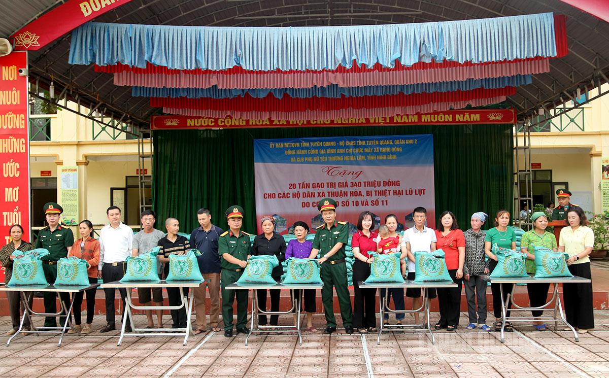 ប្រជាជនមួយពាន់នាក់ក្នុងឃុំ Thuan Hoa នឹងទទួលបានអង្ករ ជួយប្រជាជនជំនះការលំបាកក្រោយគ្រោះធម្មជាតិ។