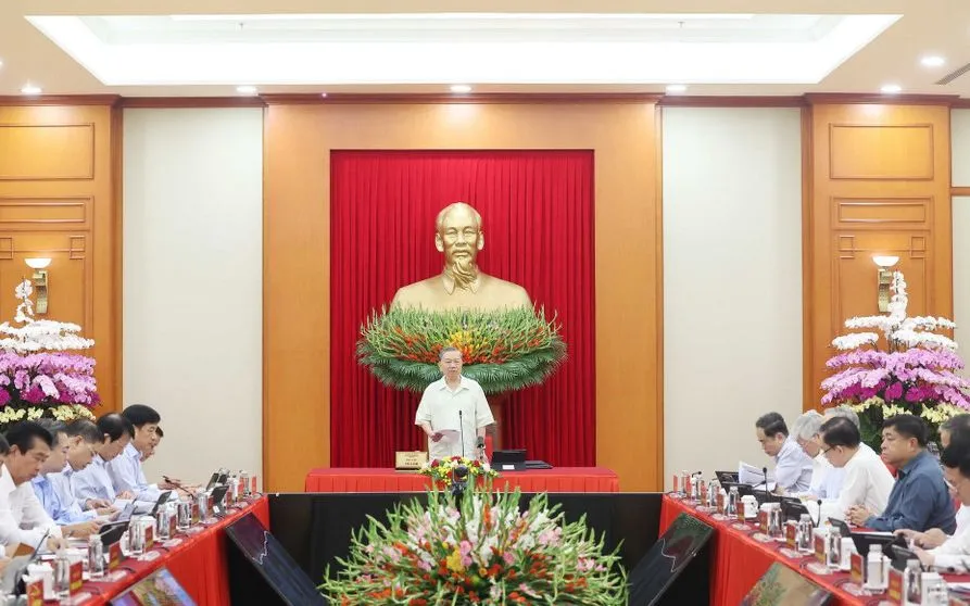 Der Generalsekretär leitete die Ständige Sitzung des Zentralen Lenkungsausschusses für Wissenschaft und Technologie. Foto: VNA Tổng Bí thư chủ trì Phiên họp Thường trực Ban Chỉ đạo Trung ương về khoa học, công nghệ. Ảnh: TTXVN