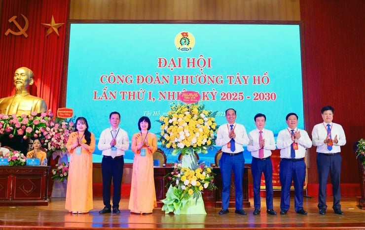 มุ่งมั่นสร้างสรรค์และเสริมสร้างสหภาพแรงงานไทโฮให้เข้มแข็งตั้งแต่รากหญ้า - ภาพที่ 3 Quyết tâm đổi mới, xây dựng Công đoàn Tây Hồ vững mạnh từ cơ sở- Ảnh 3.