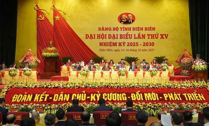 The Presidium of the 15th Dien Bien Provincial Party Congress consists of 17 comrades; the secretariat consists of 3 comrades.