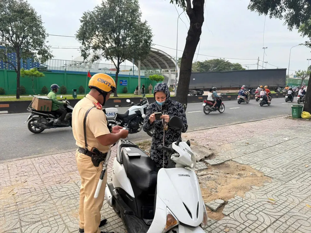 LOE XE VỈA HÈ.jpg