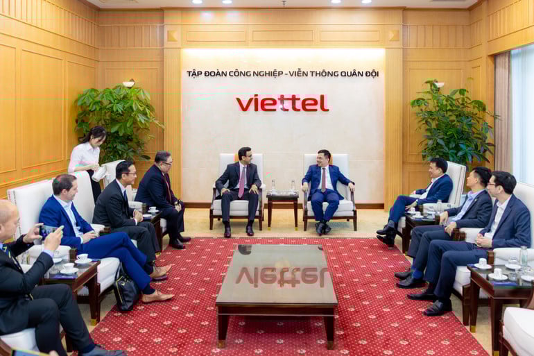 6-doan-dai-bieu-cap-cao-cua-viettel-va-qualcomm-tai-su-kien.jpg