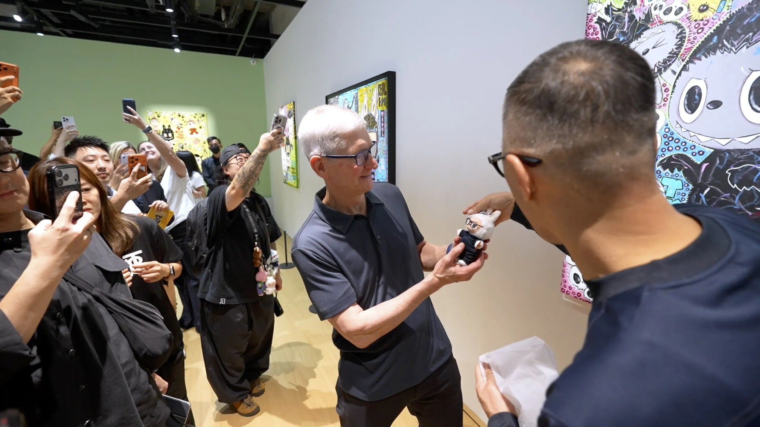 Tim Cook Trung Quoc,  iPhone 17 Pro Max,  trien lam Labubu,  do choi Pop Mart anh 4