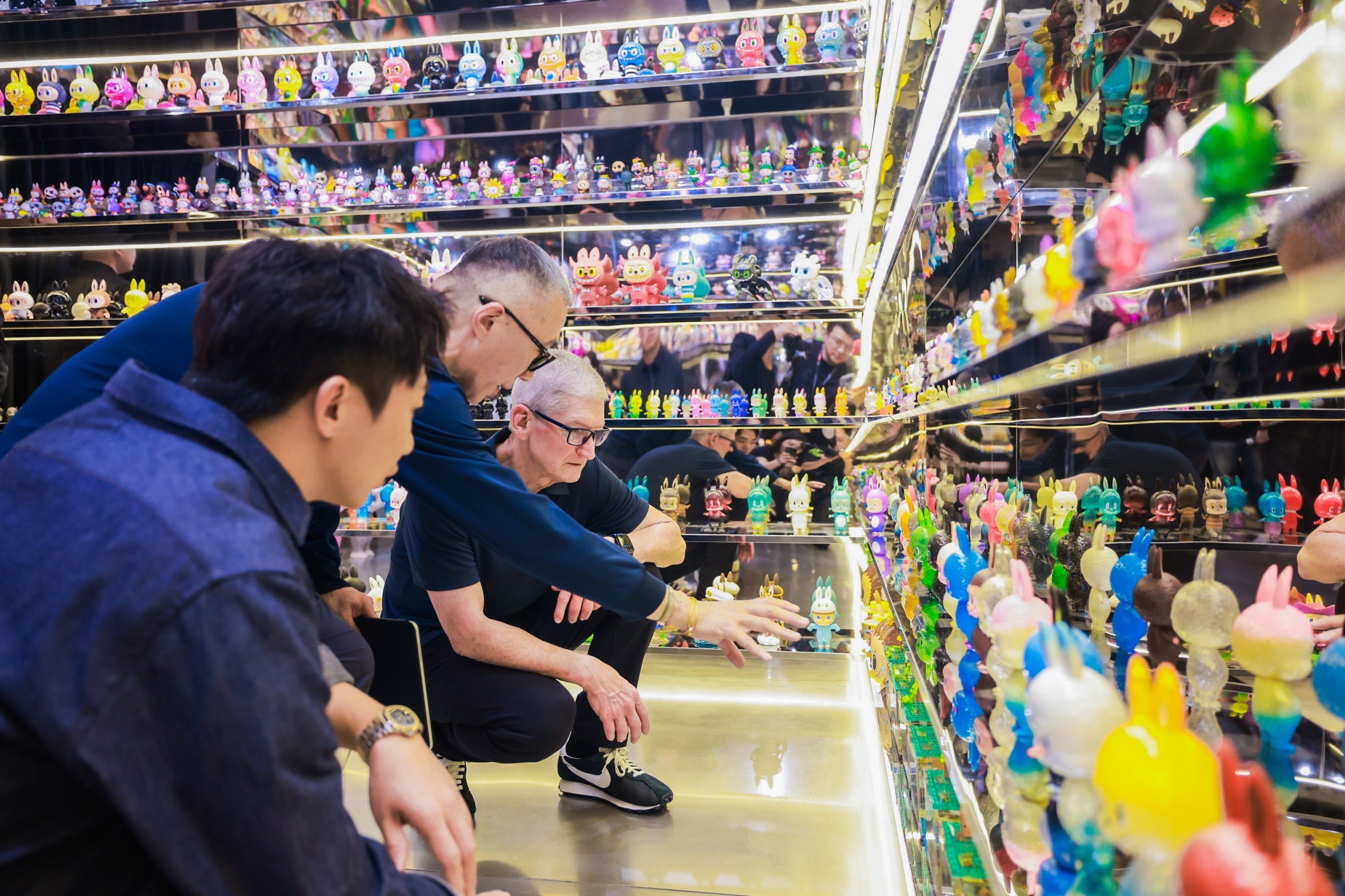 Tim Cook Trung Quoc,  iPhone 17 Pro Max,  trien lam Labubu,  do choi Pop Mart anh 7