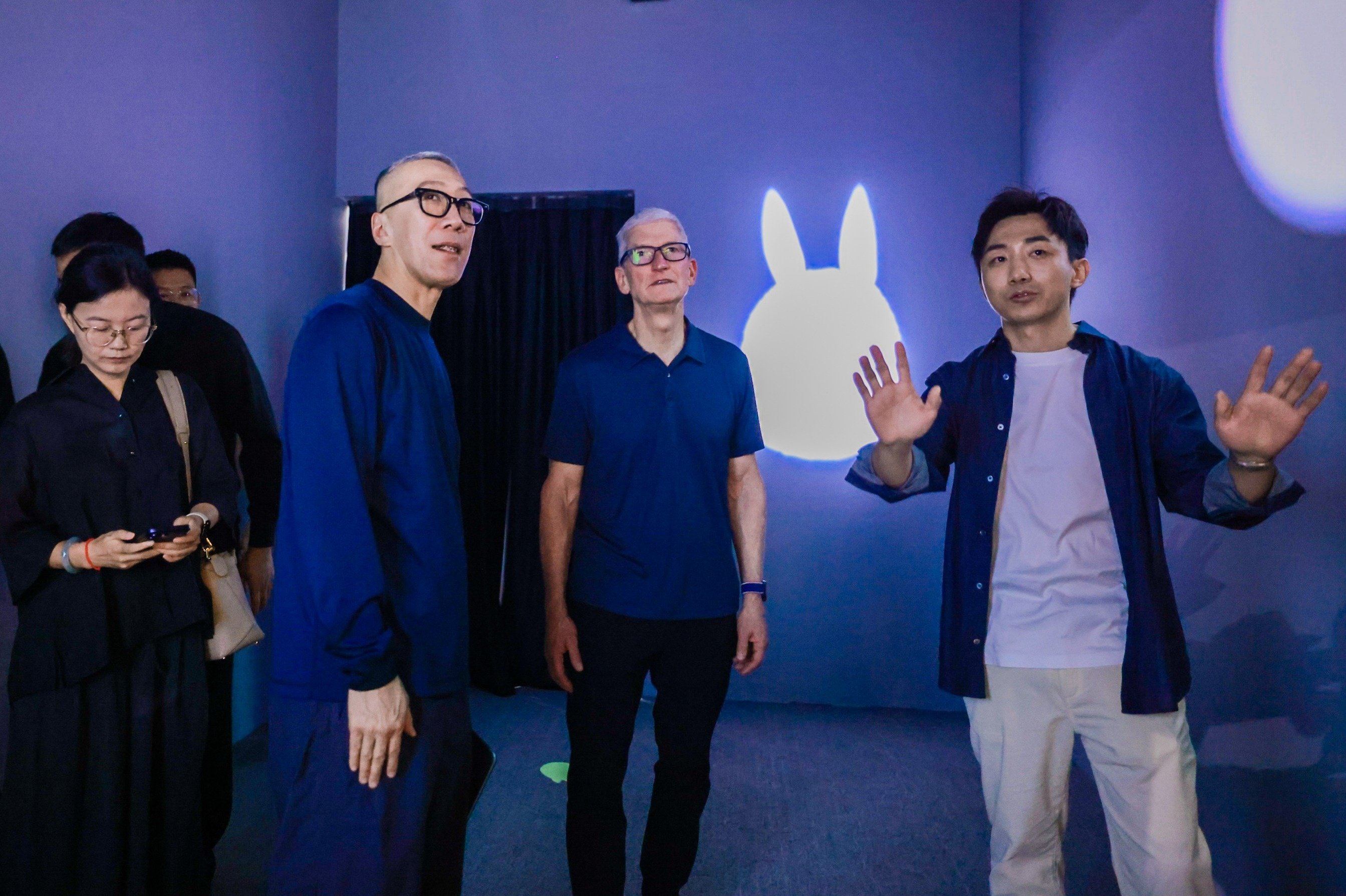 Tim Cook Trung Quoc,  iPhone 17 Pro Max,  trien lam Labubu,  do choi Pop Mart anh 9