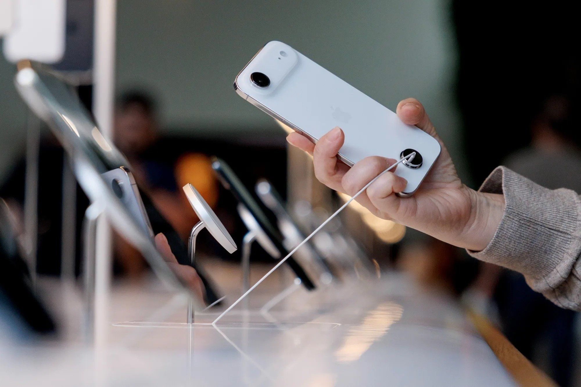 Tim Cook Trung Quoc,  iPhone 17 Pro Max,  trien lam Labubu,  do choi Pop Mart anh 10