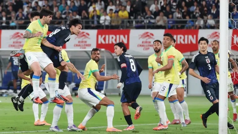 101425-ayase-ueda-soccer-japan-brasil-jiji-pressjpg.jpg