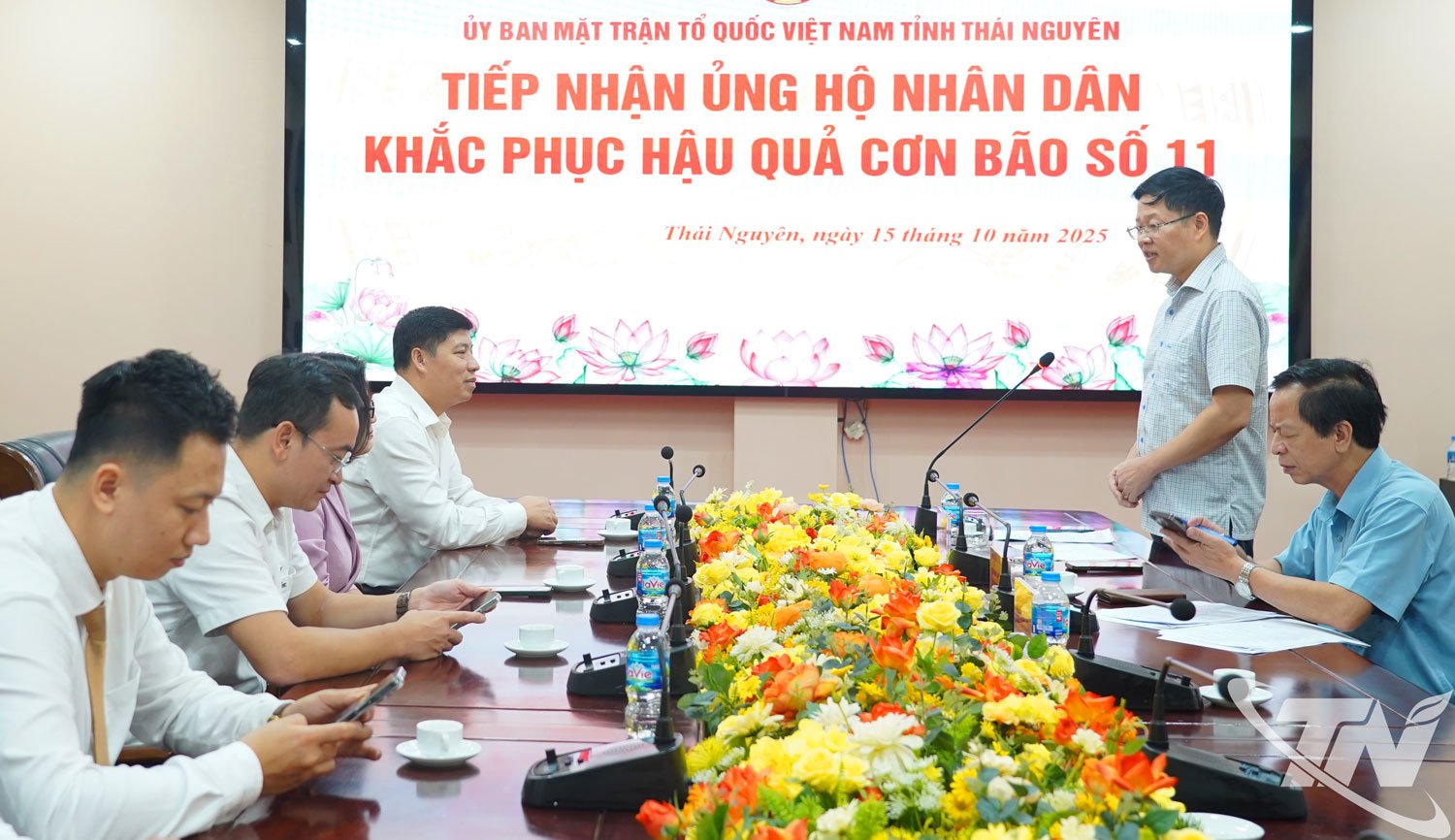 Genosse Dinh Quang Tuyen, stellvertretender Sekretär des Provinzparteikomitees und Vorsitzender des Provinzkomitees der Vaterländischen Front, dankte den Organisationen, Unternehmen und Einheiten innerhalb und außerhalb der Provinz für ihre Gefühle, den rechtzeitigen Austausch und die Zuneigung.