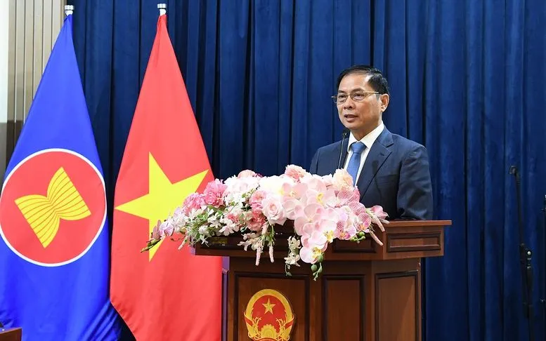 Le vice-Premier ministre Bui Thanh Son prend la parole Phó Thủ tướng Bùi Thanh Sơn phát biểu
