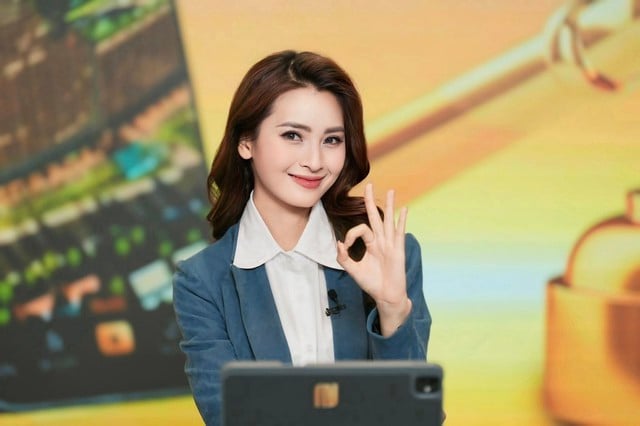 ຮຽນຮູ້ຈາກ MC Huyen Trang 'Mustard' ວິທີການປະສົມແລະຈັບຄູ່ເຄື່ອງນຸ່ງຫົ່ມຈາກການເຮັດວຽກໄປອອກ - ຮູບພາບ 2. Học MC Huyền Trang 'Mù tạt' mix đồ từ công sở đến đi chơi - Ảnh 2.