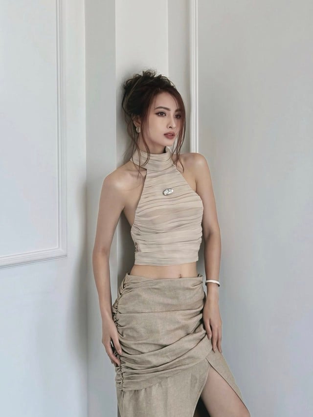 ຮຽນຮູ້ຈາກ MC Huyen Trang 'Mustard' ວິທີການປະສົມແລະຈັບຄູ່ເຄື່ອງນຸ່ງຫົ່ມຈາກການເຮັດວຽກໄປອອກ - ຮູບພາບ 9. Học MC Huyền Trang 'Mù tạt' mix đồ từ công sở đến đi chơi - Ảnh 9.