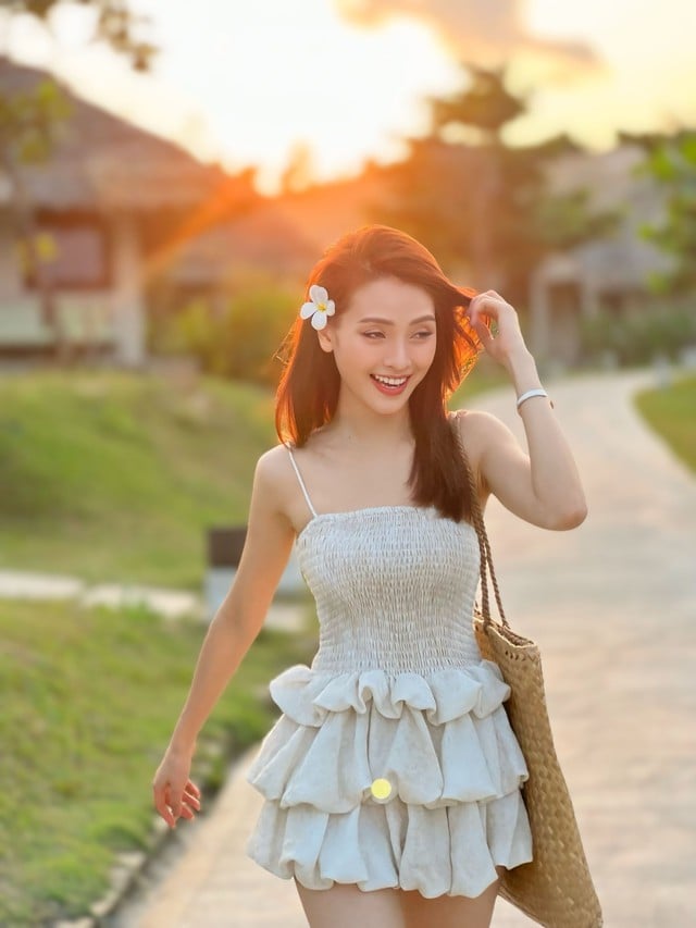 ຮຽນຮູ້ຈາກ MC Huyen Trang 'Mustard' ວິທີການປະສົມແລະຈັບຄູ່ເຄື່ອງນຸ່ງຫົ່ມຈາກການເຮັດວຽກໄປອອກ - ຮູບພາບ 13. Học MC Huyền Trang 'Mù tạt' mix đồ từ công sở đến đi chơi - Ảnh 13.