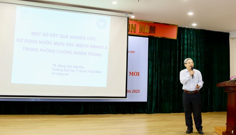 Especialistas vietnamitas-russos explicam os usos da solução salina Smart A-0
