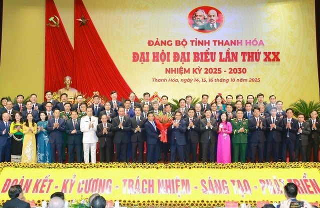 Nguyen Doan Anh continuă să dețină funcția de secretar al Comitetului de Partid Provincial Thanh Hoa, pentru al 20-lea mandat - Foto 1. Nguyễn Doãn Anh tiếp tục giữ chức Bí thư tỉnh ủy thanh hóa khóa XX - Ảnh 1.