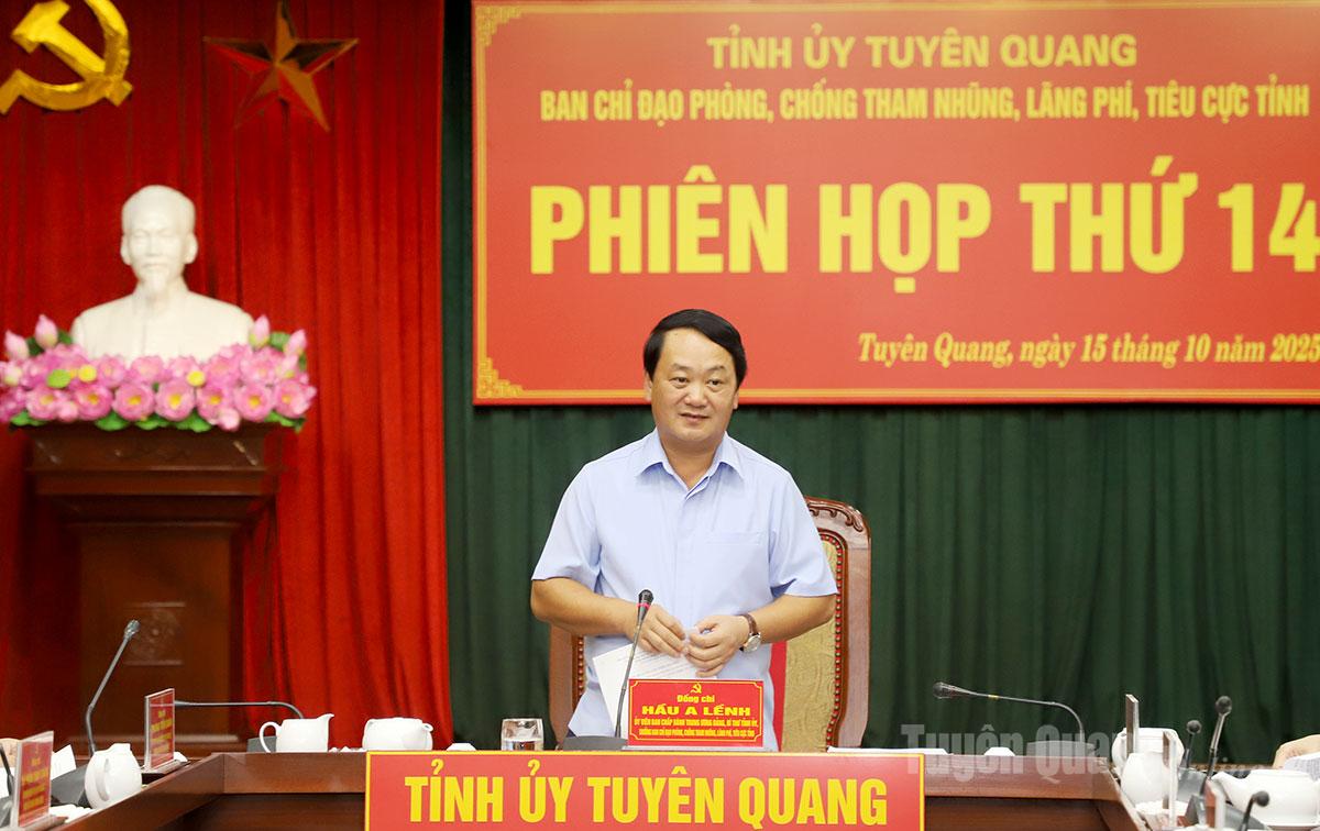 លេខាបក្សខេត្ត Hau A Lenh ថ្លែងសុន្ទរកថាបញ្ចប់កិច្ចប្រជុំ។